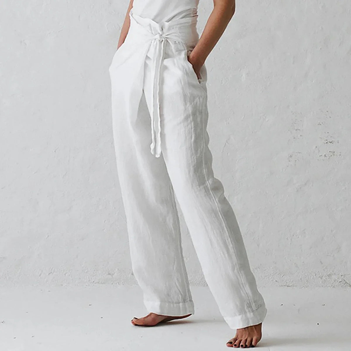 Danica | Weite Stoffhose mit hohem Bund und Gürtel
